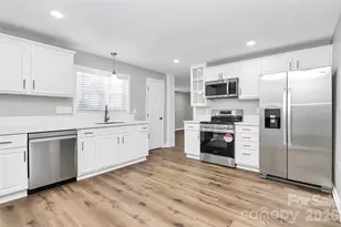 1015 W 4th Ave, Gastonia, NC 28052 - Photo 9