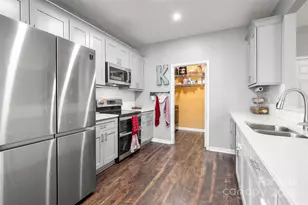 3434 Charterhall Ln, Charlotte, NC 28215 - Photo 7