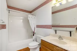 135 Reservoir Dr, Hendersonville, NC 28739 - Photo 23