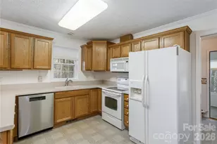 135 Reservoir Dr, Hendersonville, NC 28739 - Photo 15