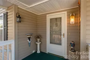 135 Reservoir Dr, Hendersonville, NC 28739 - Photo 3