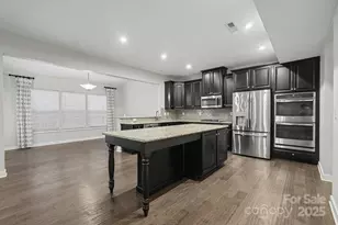 10474 Black Locust Ln, Charlotte, NC 28215 - Photo 11