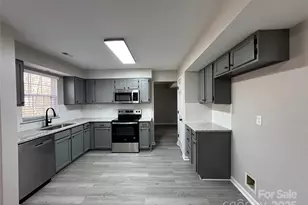 1425 Sugar Hollow Dr, Charlotte, NC 28214 - Photo 3