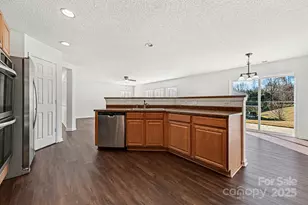 13812 Riding Hill Ave, Charlotte, NC 28213 - Photo 11