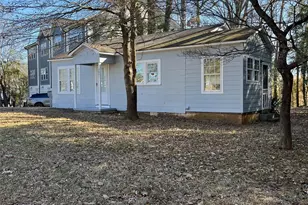 2621 Dr Carver Rd, Charlotte, NC 28208 - Photo 1