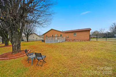 2336 21st Avenue NE, Hickory, NC 28601 - Photo 35