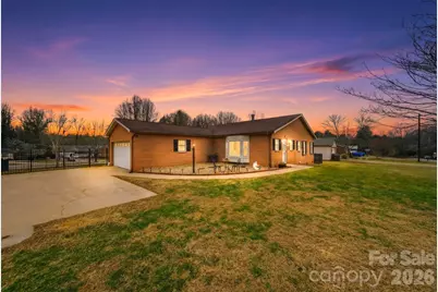 2336 21st Avenue NE, Hickory, NC 28601 - Photo 9