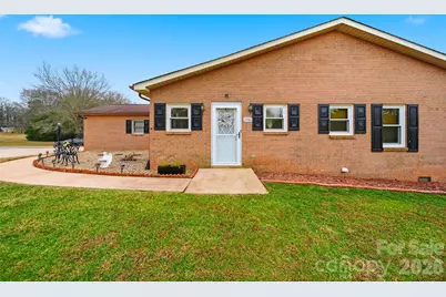 2336 21st Avenue NE, Hickory, NC 28601 - Photo 1