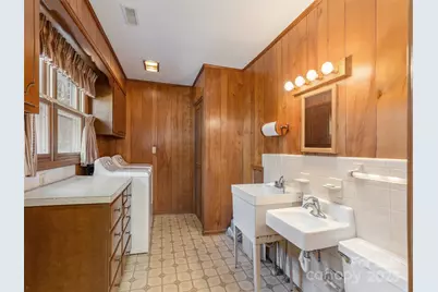 2640 Haywood Road, Hendersonville, NC 28791 - Photo 15