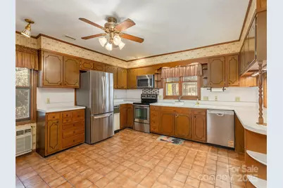 2640 Haywood Road, Hendersonville, NC 28791 - Photo 9