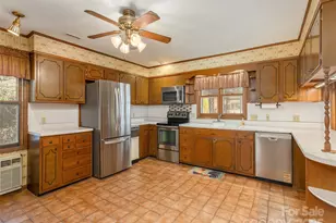 2640 Haywood Rd, Hendersonville, NC 28791 - Photo 9