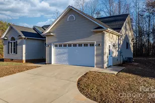 2284 Timberland Hills Dr, Newton, NC 28658 - Photo 9