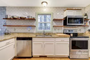 113 Pin Cherry Ln, Candler, NC 28715 - Photo 3