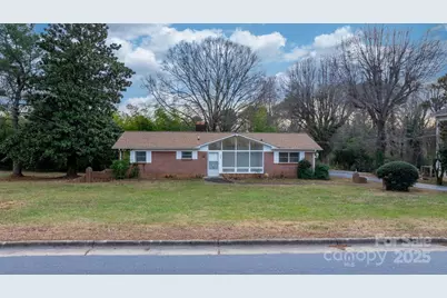 1902 19th Avenue NE, Hickory, NC 28601 - Photo 5