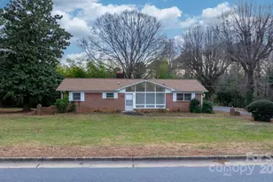 1902 19th Ave NE, Hickory, NC 28601 - Photo 5