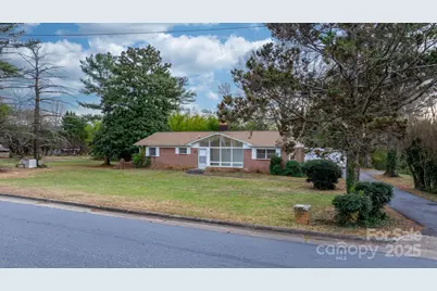1902 19th Avenue NE, Hickory, NC 28601 - Photo 3