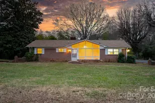 1902 19th Ave NE, Hickory, NC 28601 - Photo 1