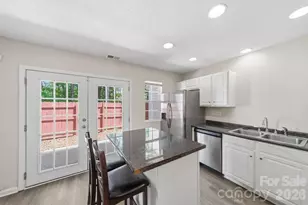 6766 Cypress Tree Ln, Charlotte, NC 28215 - Photo 21