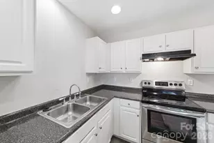 6766 Cypress Tree Ln, Charlotte, NC 28215 - Photo 23