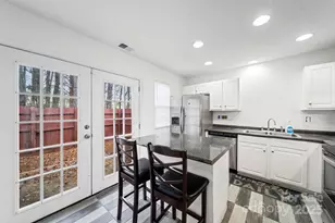 6766 Cypress Tree Ln, Charlotte, NC 28215 - Photo 25