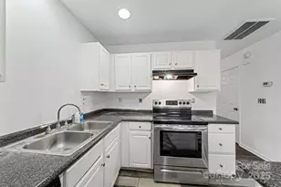 6766 Cypress Tree Ln, Charlotte, NC 28215 - Photo 33