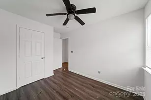 6766 Cypress Tree Ln, Charlotte, NC 28215 - Photo 13