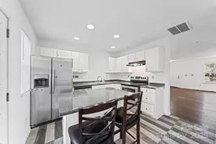 6766 Cypress Tree Ln, Charlotte, NC 28215 - Photo 29