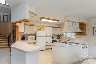 1 Westridge Ct, Hendersonville, NC 28791 - Photo 9