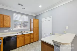 7325 Michaels Landing Dr, Charlotte, NC 28262 - Photo 9