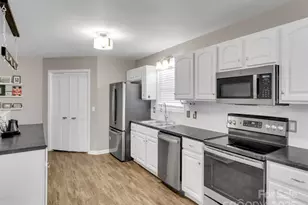 719 Pinewood Dr, Waynesville, NC 28786 - Photo 9