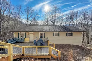 719 Pinewood Dr, Waynesville, NC 28786 - Photo 1