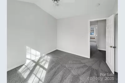 10840 Holly Ridge Boulevard, Charlotte, NC 28216 - Photo 11