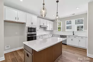 1331 Sandstar Ln, Charlotte, NC 28226 - Photo 1