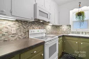 1330 5th St NE, Hickory, NC 28601 - Photo 5