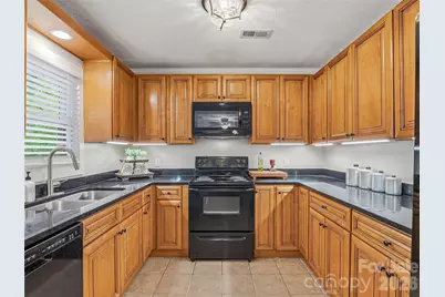 416 S Cherokee Avenue, Black Mountain, NC 28711 - Photo 17