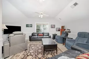 6930 Reedy Creek Rd, Charlotte, NC 28215 - Photo 9