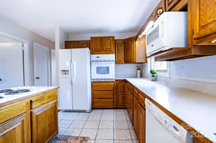 185 33rd St NW, Hickory, NC 28601 - Photo 7