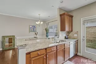 4648 Craigmoss Ln, Charlotte, NC 28278 - Photo 9