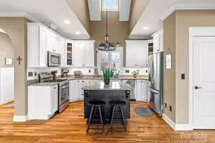 107 Spring Heights Ct, Hendersonville, NC 28791 - Photo 9