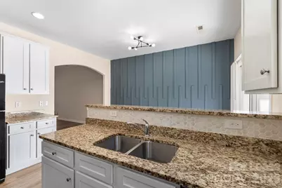 7621 Mockernut Drive, Charlotte, NC 28215 - Photo 11