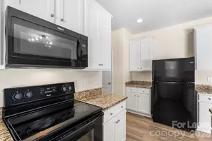 7621 Mockernut Dr, Charlotte, NC 28215 - Photo 9