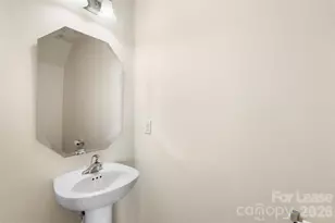 7621 Mockernut Dr, Charlotte, NC 28215 - Photo 5