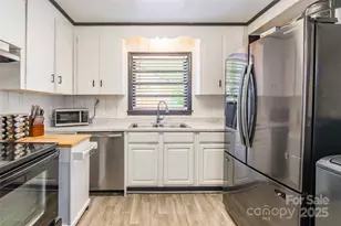 1100 Rollingwood Dr, Charlotte, NC 28217 - Photo 9