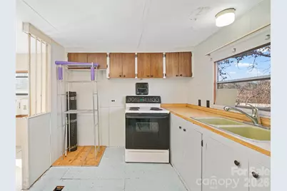 1905 Old Spartanburg Road, Hendersonville, NC 28792 - Photo 9