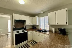 9501 Pondside Ln, Charlotte, NC 28213 - Photo 3