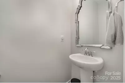 235 S Bruns Avenue, Charlotte, NC 28208 - Photo 11