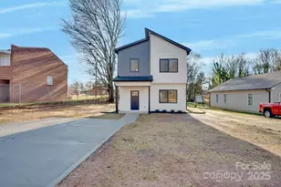 1010 E Lincoln St, Lincolnton, NC 28092 - Photo 1