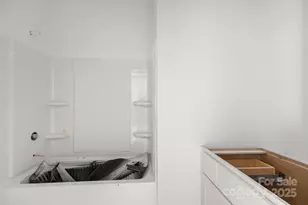 901 S Hoskins Rd, Charlotte, NC 28216 - Photo 15