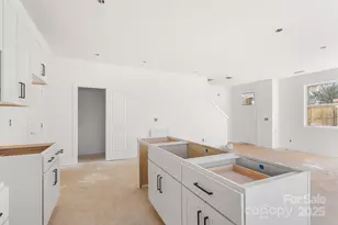 901 S Hoskins Rd, Charlotte, NC 28216 - Photo 3