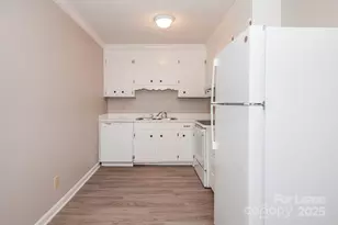 8711 Farmwood Ct, Charlotte, NC 28214 - Photo 5